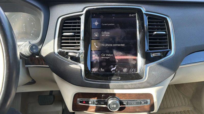 2016 Volvo XC90 T6 Momentum