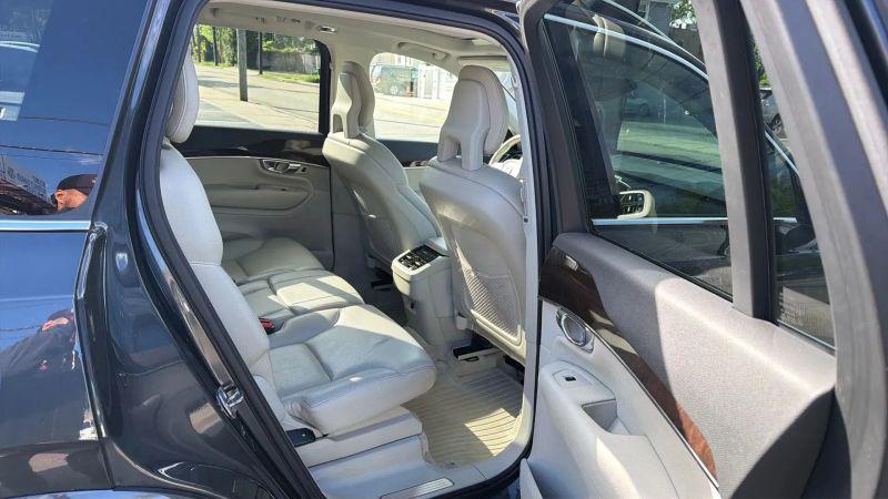 2016 Volvo XC90 T6 Momentum