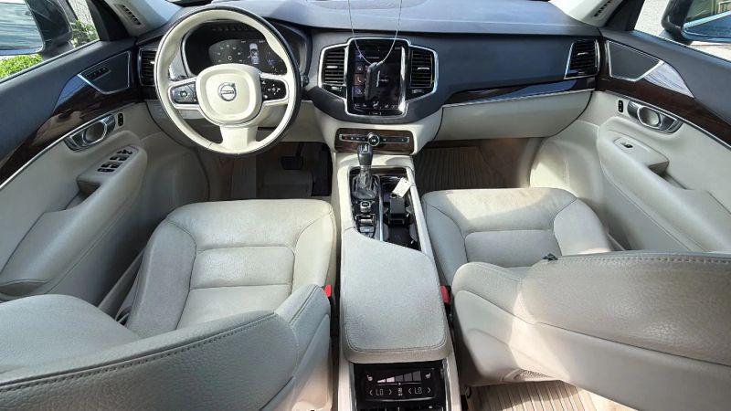 2016 Volvo XC90 T6 Momentum