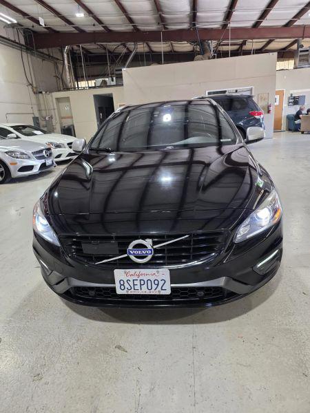 2017 Volvo V60 T6 R-Design Platinum