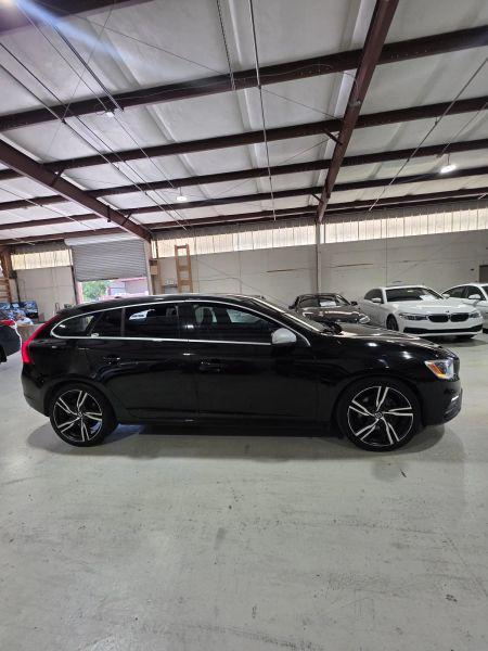 2017 Volvo V60 T6 R-Design Platinum