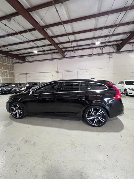 2017 Volvo V60 T6 R-Design Platinum