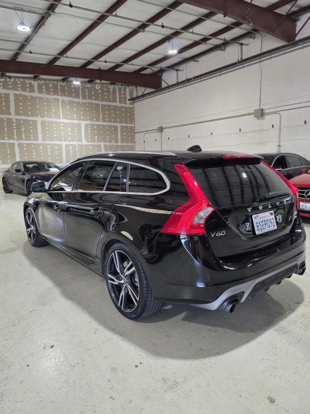 2017 Volvo V60 T6 R-Design Platinum