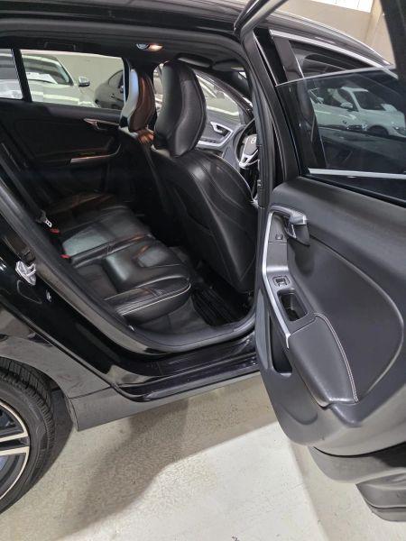 2017 Volvo V60 T6 R-Design Platinum