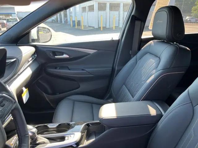 2026 Buick NV Avenir FWD