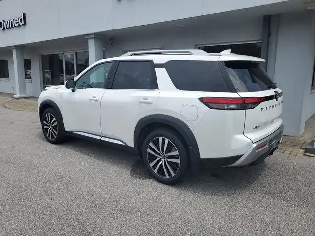 2025 Nissan Pathfinder Platinum FWD