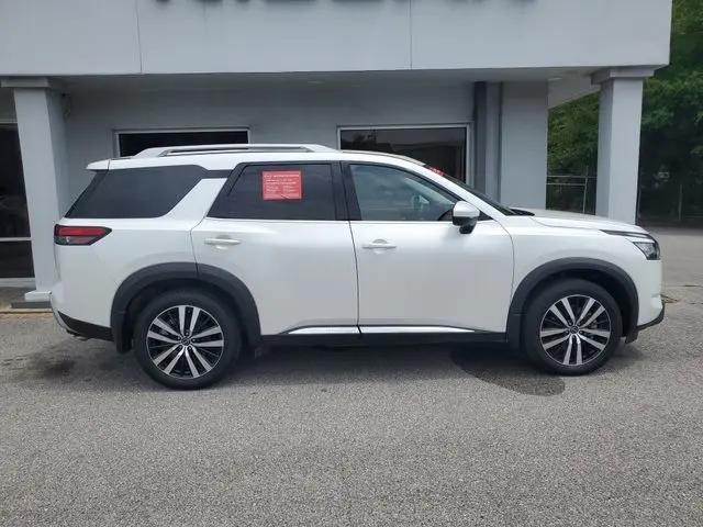 2025 Nissan Pathfinder Platinum FWD