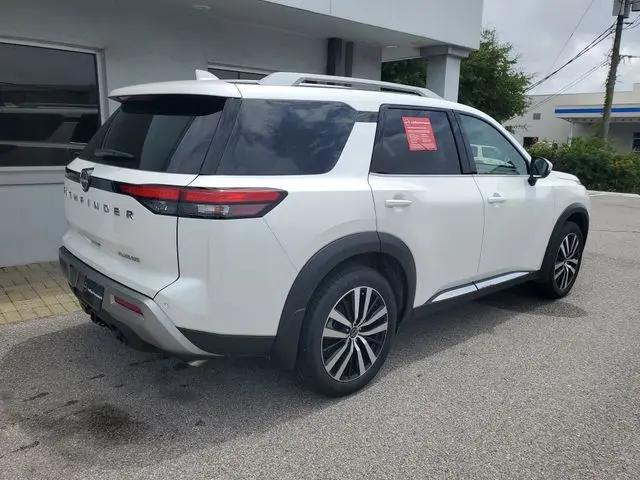 2025 Nissan Pathfinder Platinum FWD