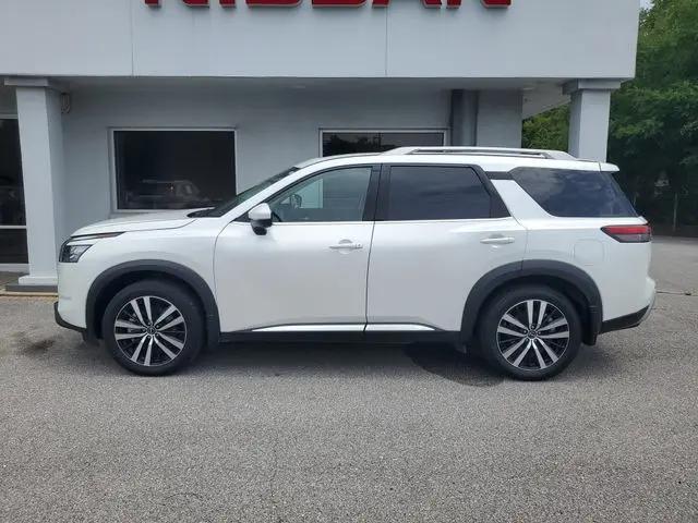2025 Nissan Pathfinder Platinum FWD