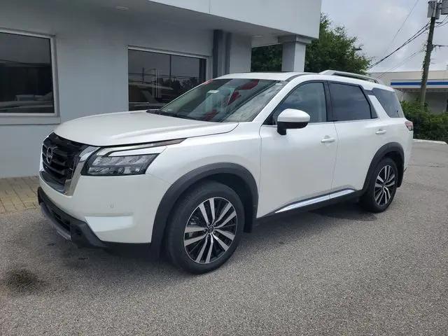 2025 Nissan Pathfinder Platinum FWD