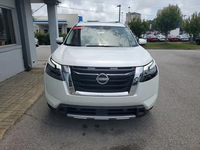 2025 Nissan Pathfinder Platinum FWD