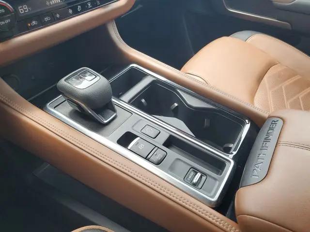 2025 Nissan Pathfinder Platinum FWD