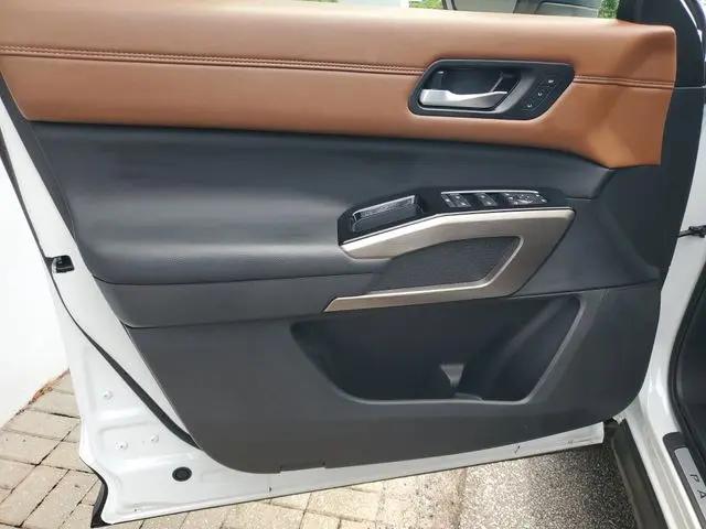 2025 Nissan Pathfinder Platinum FWD