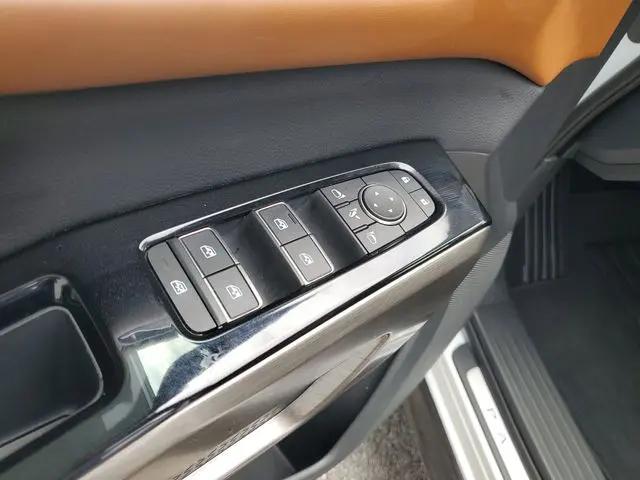 2025 Nissan Pathfinder Platinum FWD