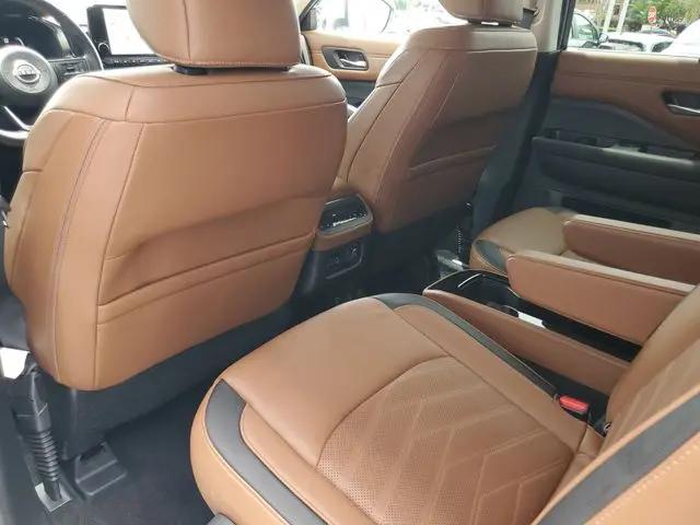 2025 Nissan Pathfinder Platinum FWD