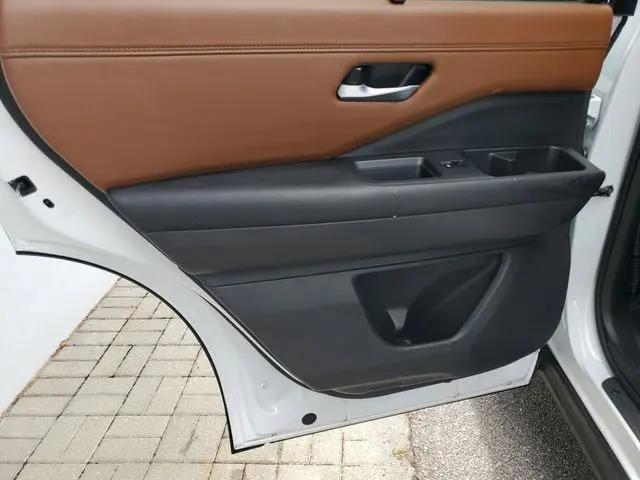 2025 Nissan Pathfinder Platinum FWD