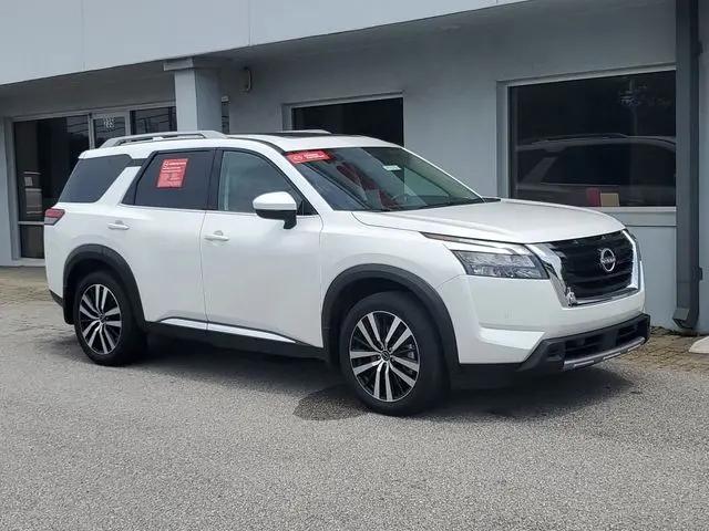 2025 Nissan Pathfinder Platinum FWD