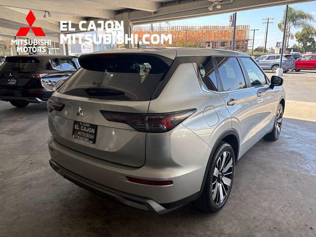2025 Mitsubishi Outlander SE