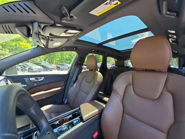 2023 Volvo XC60 B5 Plus Bright Theme