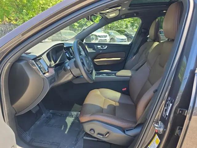 2023 Volvo XC60 B5 Plus Bright Theme