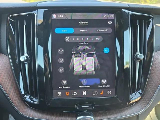 2023 Volvo XC60 B5 Plus Bright Theme