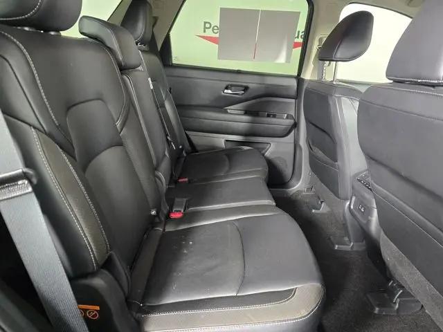 2023 Nissan Pathfinder SL 4WD