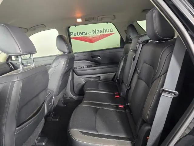 2023 Nissan Pathfinder SL 4WD
