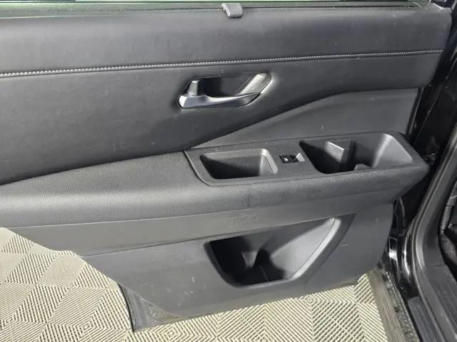 2023 Nissan Pathfinder SL 4WD