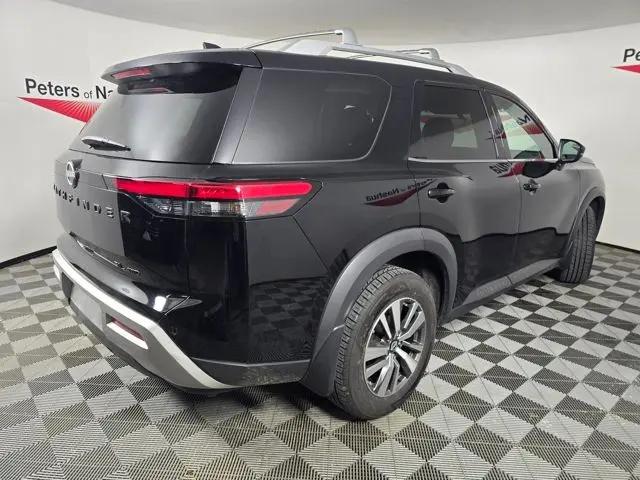 2023 Nissan Pathfinder SL 4WD