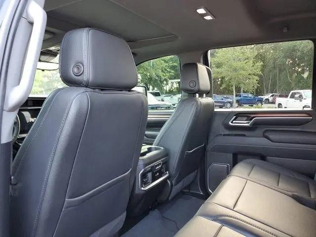 2025 GMC Sierra 3500HD 4WD Crew Cab Standard Bed Denali