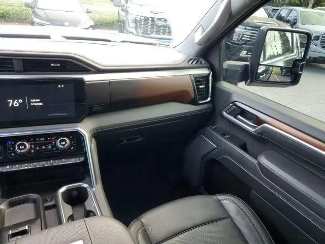 2025 GMC Sierra 3500HD 4WD Crew Cab Standard Bed Denali