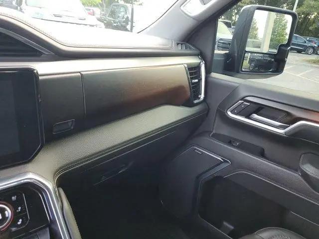 2025 GMC Sierra 3500HD 4WD Crew Cab Standard Bed Denali