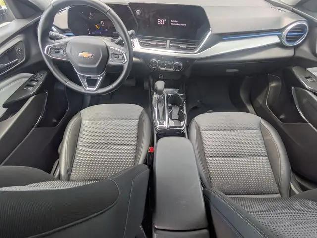 2025 Chevrolet Trax FWD LT