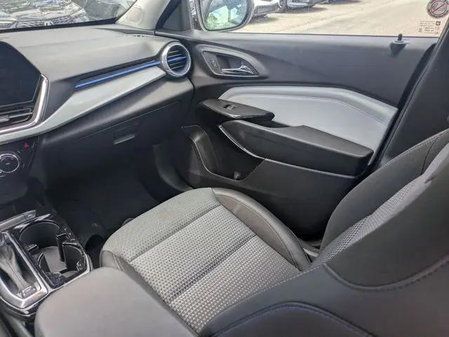 2025 Chevrolet Trax FWD LT