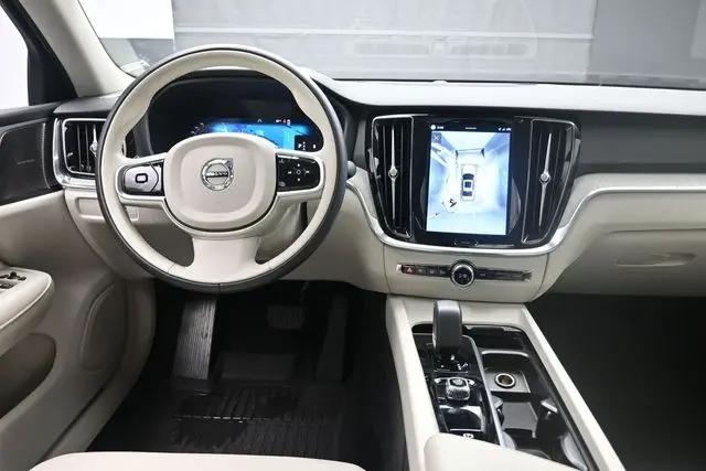 2025 Volvo S60 B5 Plus