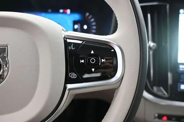 2025 Volvo S60 B5 Plus