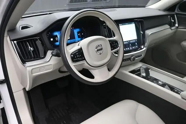 2025 Volvo S60 B5 Plus