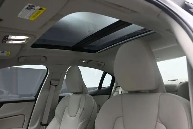 2025 Volvo S60 B5 Plus