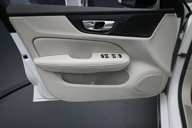 2025 Volvo S60 B5 Plus