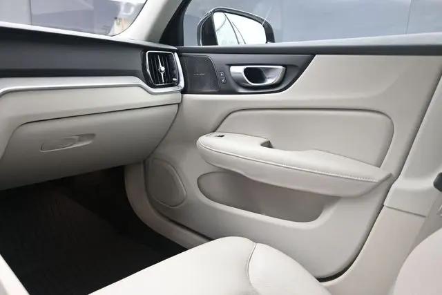 2025 Volvo S60 B5 Plus