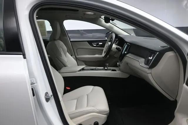 2025 Volvo S60 B5 Plus