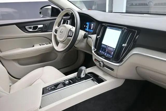 2025 Volvo S60 B5 Plus