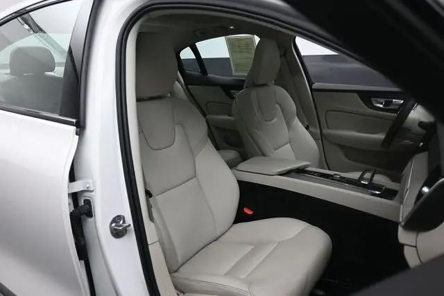 2025 Volvo S60 B5 Plus