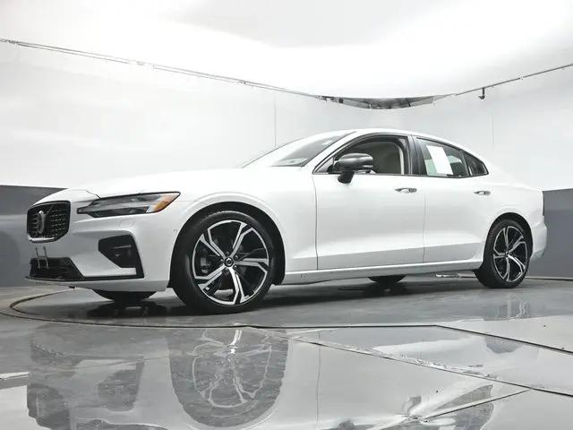 2025 Volvo S60 B5 Plus
