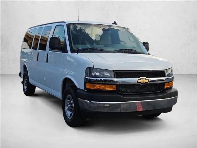 2025 Chevrolet Express Passenger RWD 2500 Regular Wheelbase LT