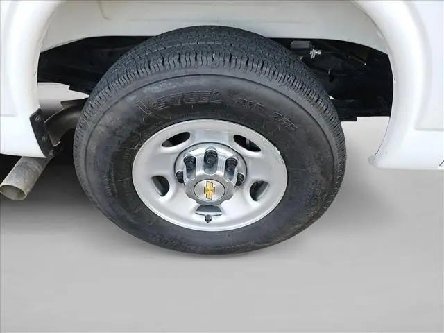 2025 Chevrolet Express Passenger RWD 2500 Regular Wheelbase LT