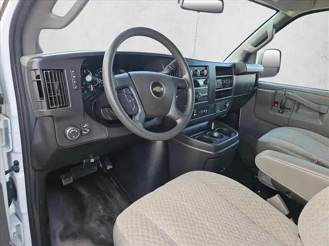 2025 Chevrolet Express Passenger RWD 2500 Regular Wheelbase LT