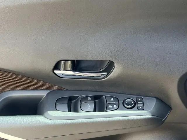 2024 Nissan Kicks SR Xtronic CVT