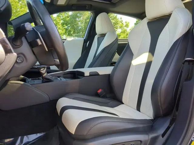 2024 Lexus ES 300h F SPORT Handling