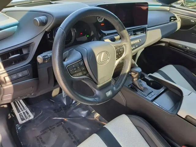 2024 Lexus ES 300h F SPORT Handling